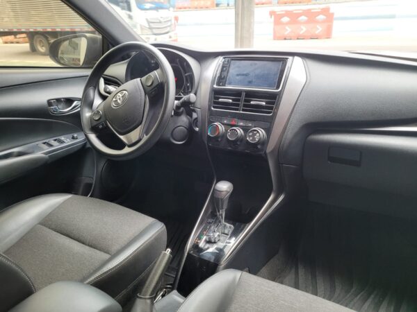 TOYOTA YARIS XS - Image 18