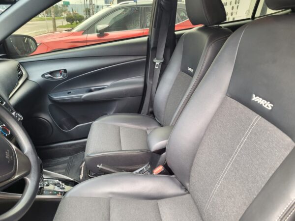 TOYOTA YARIS XS - Image 21
