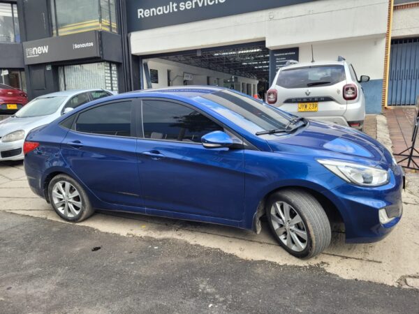HYUNDAI ACCENT MT SEDAN - Image 4