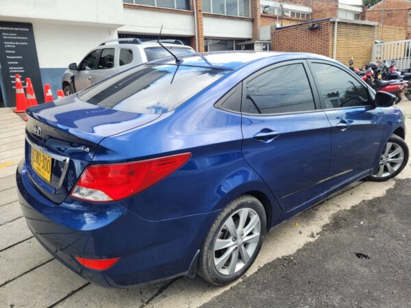 HYUNDAI ACCENT MT SEDAN - Image 5