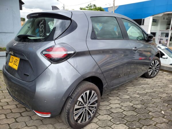 RENAULT ZOE E-TECH 100% ELECTRICO - Image 11