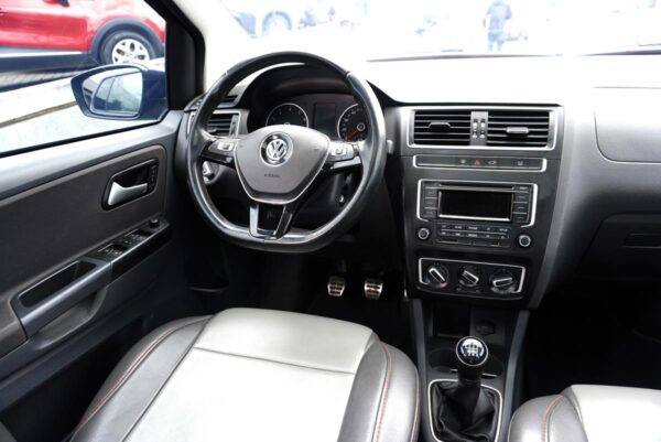 VW CROSSFOX MT - Image 18