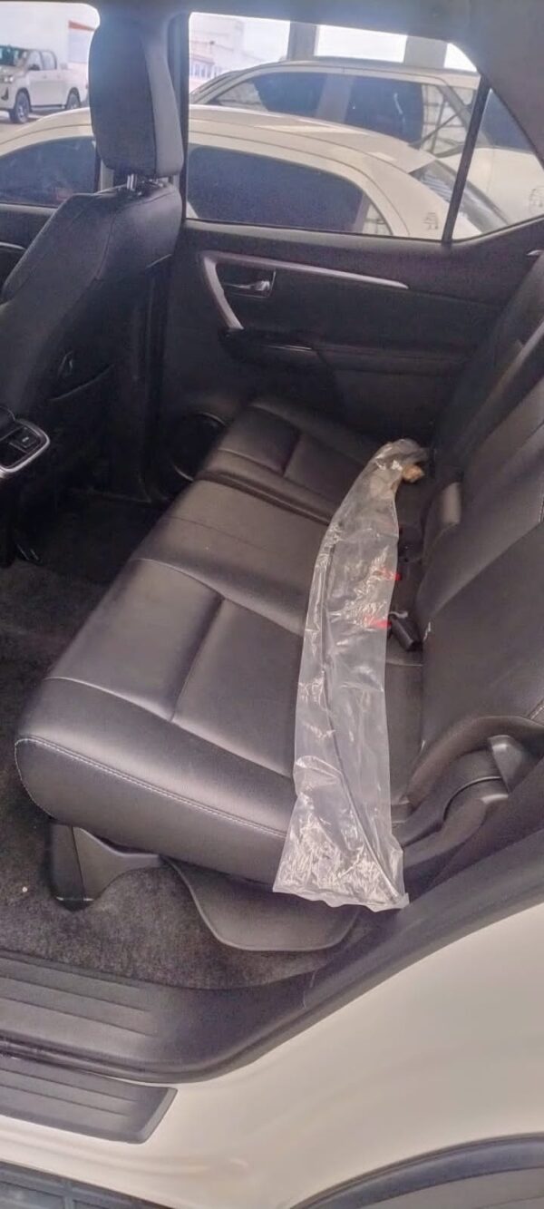 TOYOTA FORTUNER STREET 2.7 - Image 13