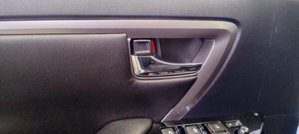 TOYOTA FORTUNER STREET 2.7 - Image 14
