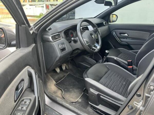 RENAULT DUSTER INTENS 4X4 MT - Image 8