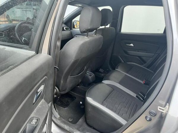 RENAULT DUSTER INTENS 4X4 MT - Image 10