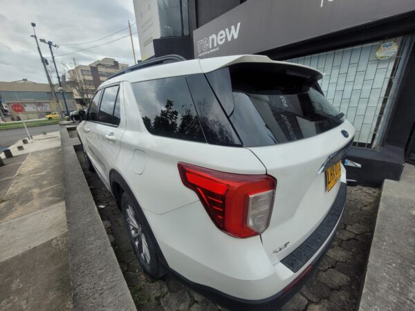 FORD EXPLORER XLT AT - Image 3