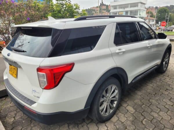 FORD EXPLORER XLT AT - Image 5