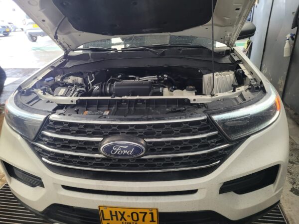 FORD EXPLORER XLT AT - Image 11