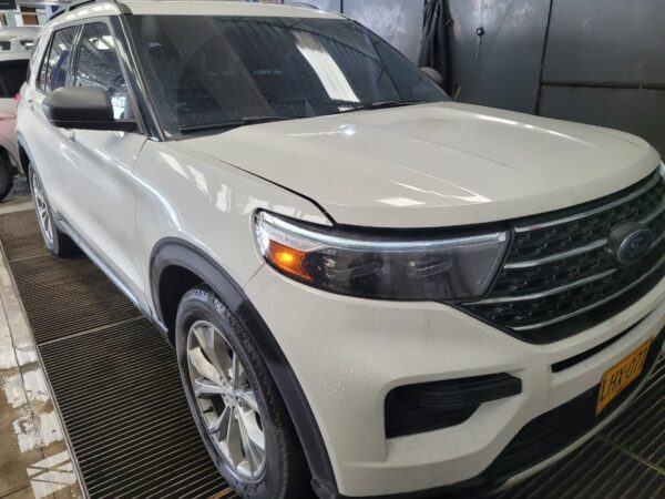 FORD EXPLORER XLT AT - Image 8