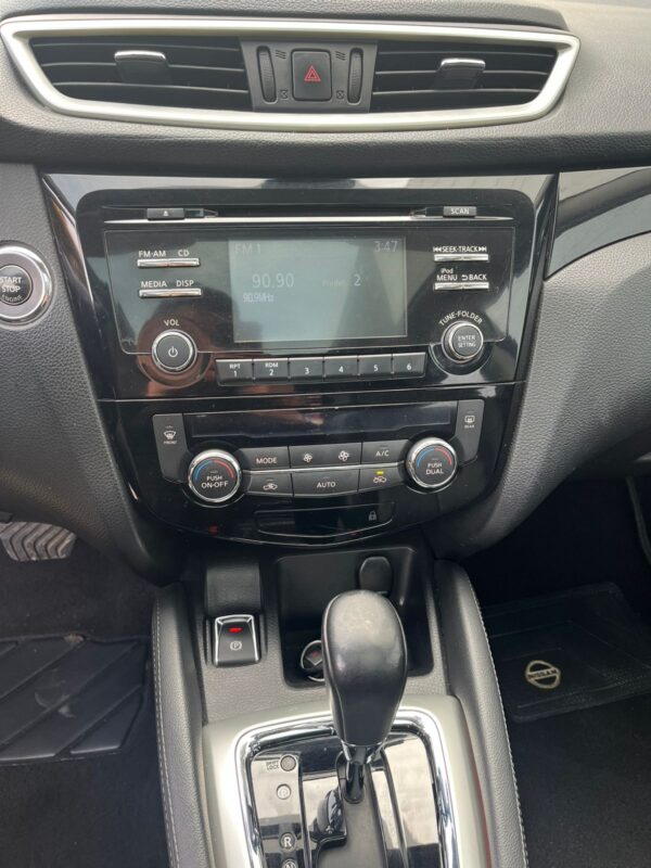NISSAN QASHQAI EXCLUSIVE AT - Image 10