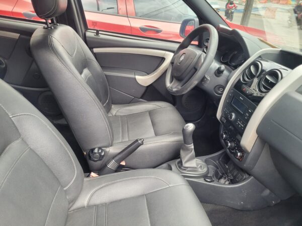 RENAULT - DUSTER ZEN MT - Image 13