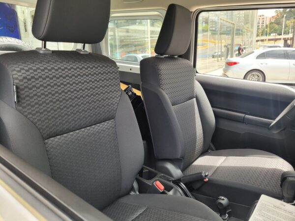 SUZUKI JIMNY 3P AT - Image 9