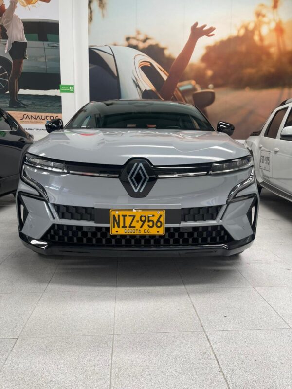 RENAULT MEGANE E-TECH - Image 3