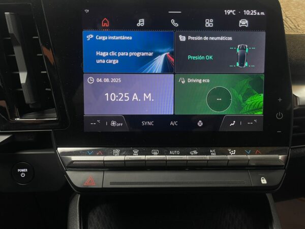 RENAULT MEGANE E-TECH - Image 7