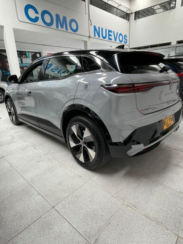 RENAULT MEGANE E-TECH - Image 8