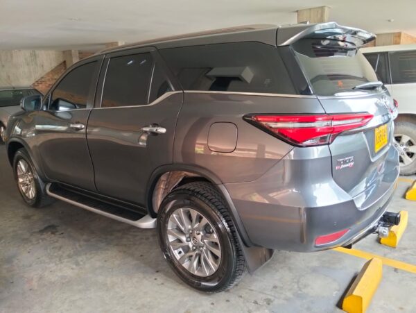 FORTUNER SRV 2.8 DIESEL - Image 5