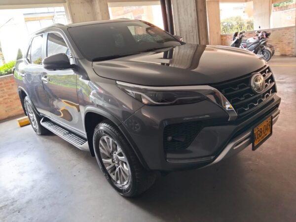 FORTUNER SRV 2.8 DIESEL - Image 3