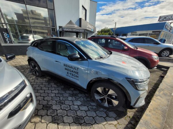RENAULT MEGANE E-TECH - Image 13