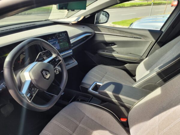 RENAULT MEGANE E-TECH - Image 14
