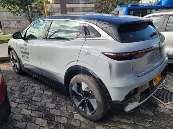 RENAULT MEGANE E-TECH - Image 17