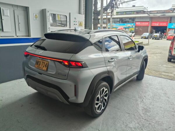 SUZUKI FRONX GLX HEV AT - Image 4