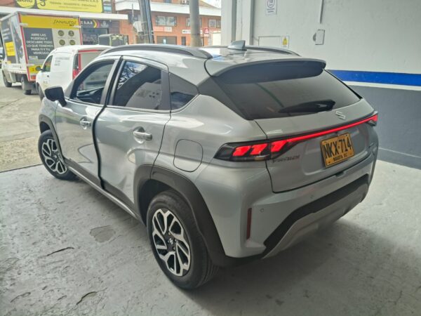 SUZUKI FRONX GLX HEV AT - Image 5