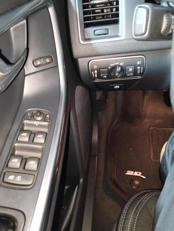 VOLVO XC 60 T5 - Image 7